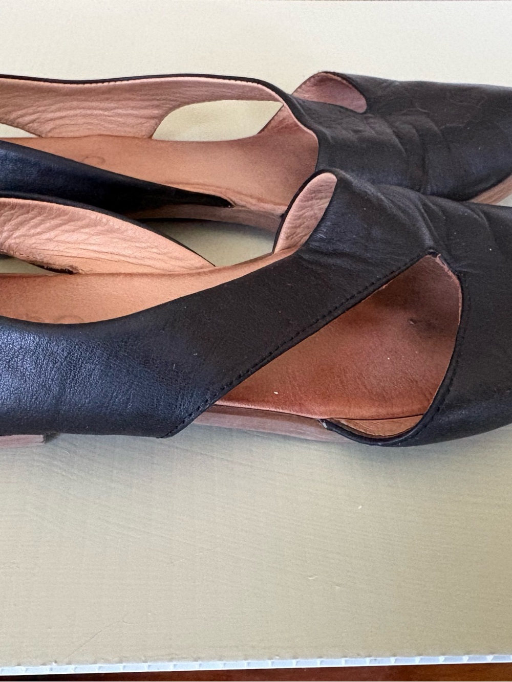 Bueno Black Leather Pointed-Toe D'Orsay Flats - Picture 3 of 7
